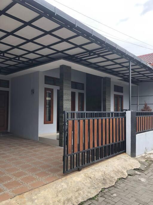 Richandy House - 3 Bedroom Full Ac & Hot Water Kejayan Bagian luar foto